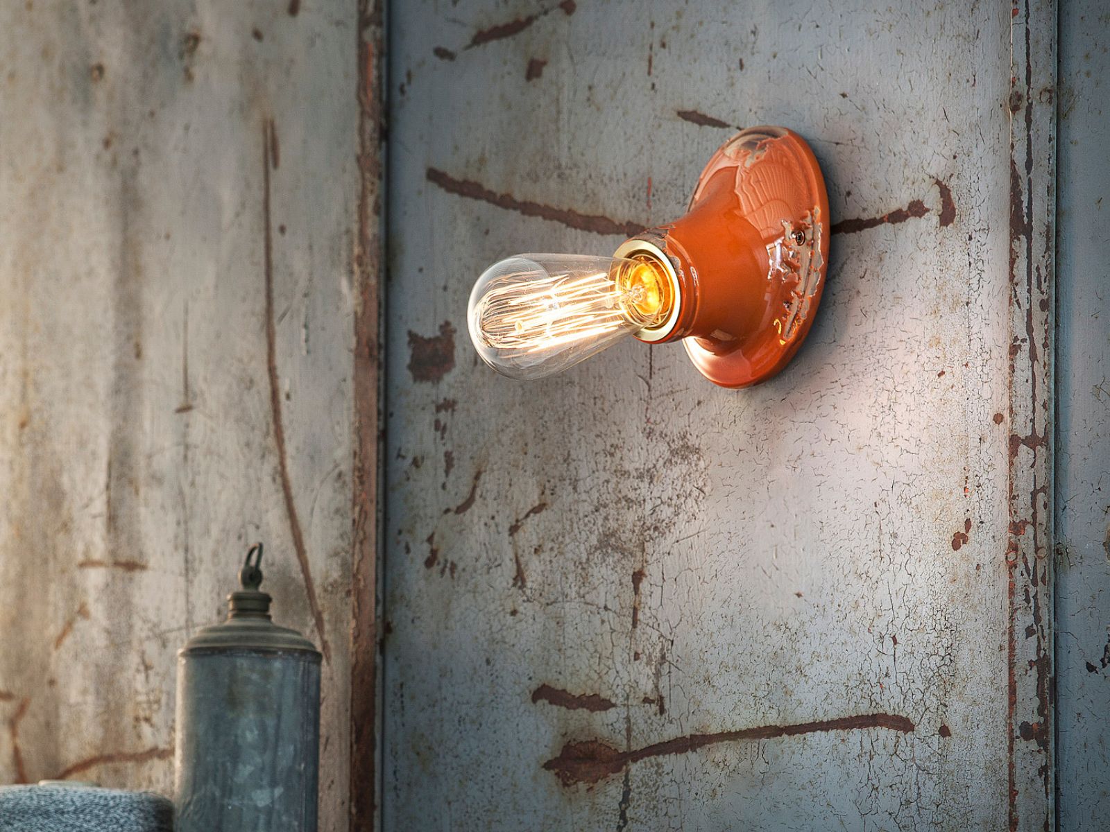 Come scegliere le lampade da parete per la casa